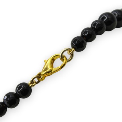 Handgefertigte Choker-Halskette, Länge ca. 40 cm. Glatte Onyxkugeln und Korallenzweige.