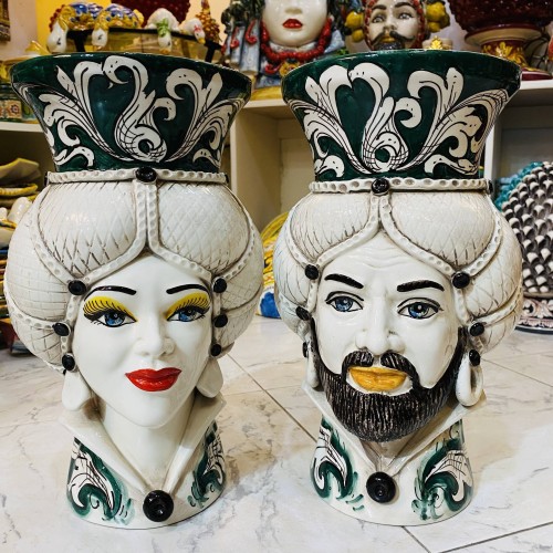 Quality over Quantity (QoQ) Releases Sicilian Head Model Norman kroon vaas glad keramische Caltagirone lengte 32 cm kleur Groen