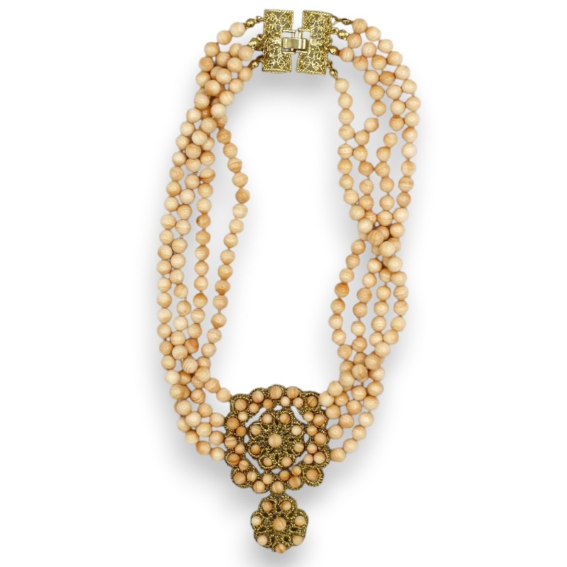 Collar artesanal con cuatro hilos de...