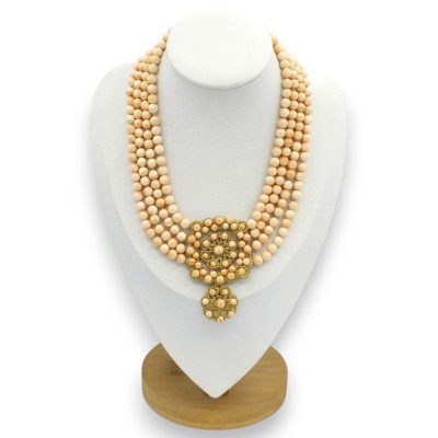Collier artisanal à quatre rangs de cornaline, longueur env. 42 cm. Insert en dentelle au fuseau, fermoir en laiton.