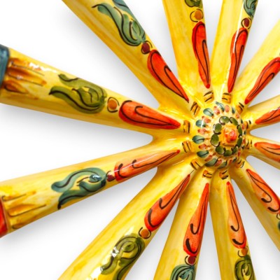 Roda de carroça siciliana, cerâmica de Caltagirone, Ø 44 cm aprox. Decoração barroca, fundo amarelo