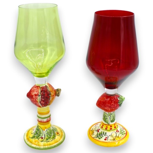 Verre à pied en Creamica fine, hauteur 22/23 cm environ....