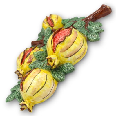 Zweig mit einem Strauß Granatäpfeln, Caltagirone-Keramik, ca. 43 x 30 x 6 cm. Wanddekoration.
