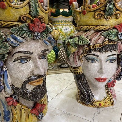 Klassischer Caltagirone-Moros-Kopf mit Krone und Frucht, mattes Craquelé-Email – Höhe ca. 50 cm (1 Stück) - 