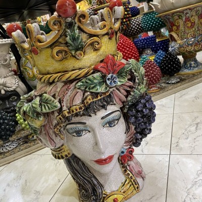 Klassischer Caltagirone-Moros-Kopf mit Krone und Frucht, mattes Craquelé-Email – Höhe ca. 50 cm (1 Stück) - 