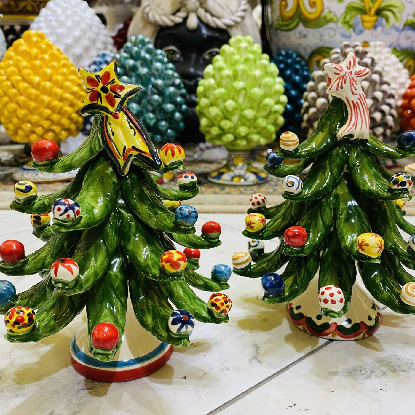 Árvore de Natal com bolas decoradas, cerâmica de Caltagirone - 4 voltas de  ramos, altura 15/17 cm sobre Modelo MN