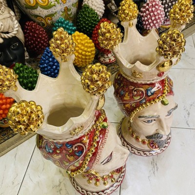 Siciliaanse Moorkoppen (paar) h ca. 45 cm Caltagirone - Dennenappelkroon, puur goud en parelmoer email, figuren op de ac