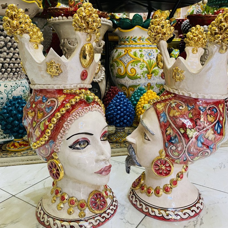 Siciliaanse Moorkoppen (paar) h ca. 45 cm Caltagirone - Dennenappelkroon, puur goud en parelmoer email, figuren op de ac