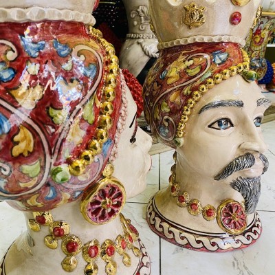 Sicilian Moor heads (pair) h approx. 45 cm Caltagirone - Pine cone crown, pure gold and mother-of-pearl enamel, figures 