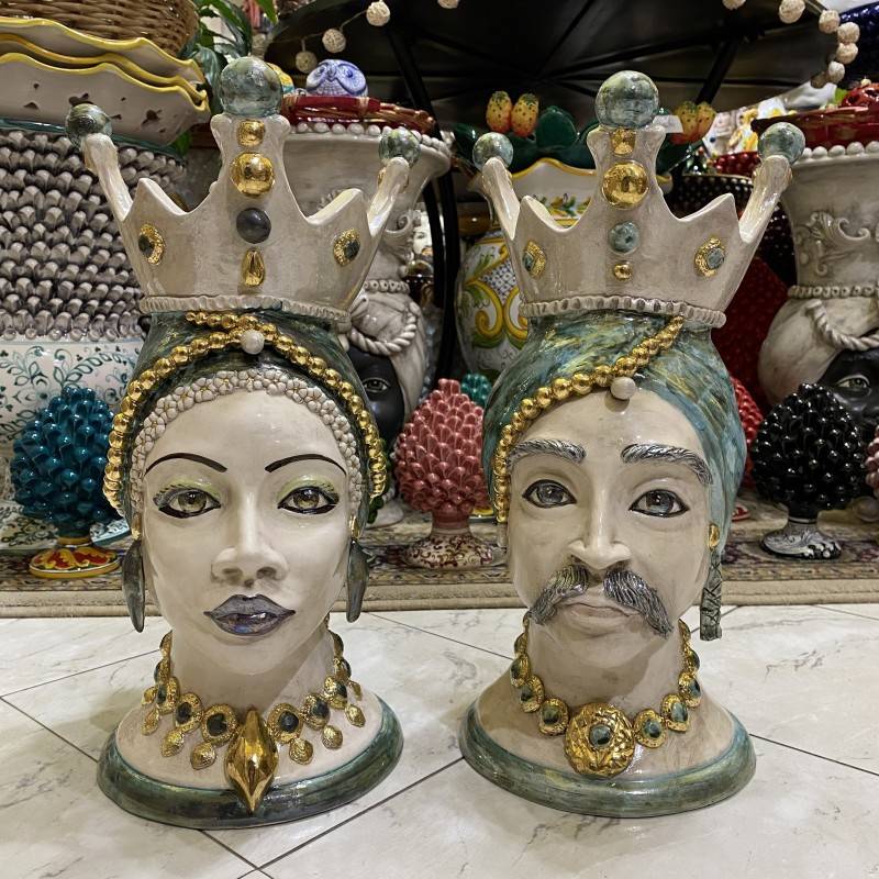 Pair of Caltagirone Moor Heads with Crown, h approx. 45 cm. Verderame with 24k pure gold enamel and mother-of-pearl - 