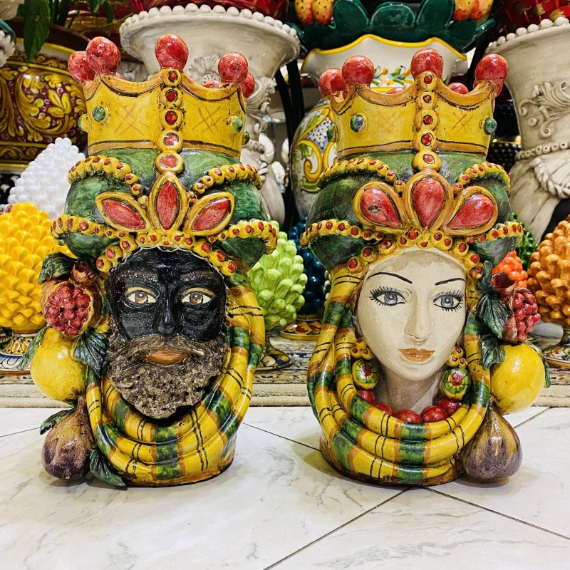 Cabeças de mouro siciliano (par) h aproximadamente 33 cm Caltagirone, com coroa, limões, figos e romãs - 