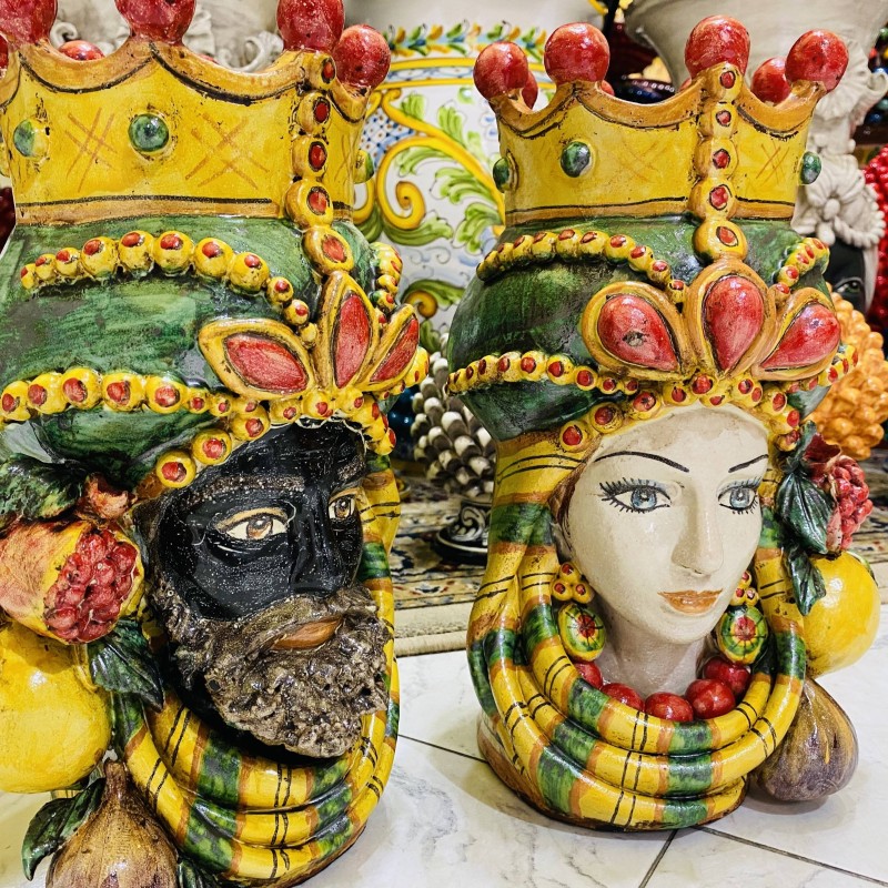 Cabeças de mouro siciliano (par) h aproximadamente 33 cm Caltagirone, com coroa, limões, figos e romãs - 