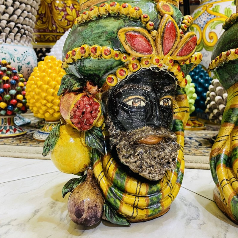 Cabeças de mouro siciliano (par) h aproximadamente 33 cm Caltagirone, com coroa, limões, figos e romãs - 
