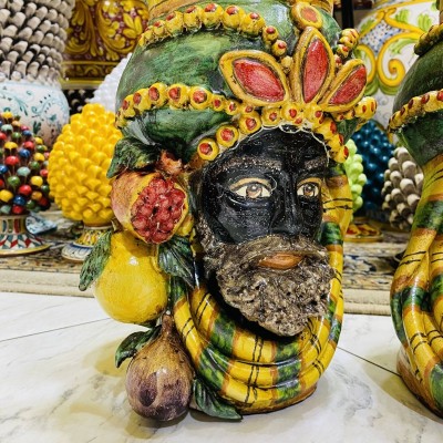 Cabeças de mouro siciliano (par) h aproximadamente 33 cm Caltagirone, com coroa, limões, figos e romãs - 