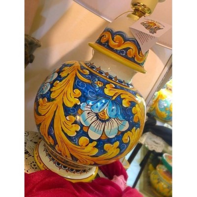 Lume ceramica di Caltagirone, h 55 cm ca. Decoro Barocco e fiori - 