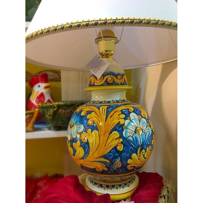 Lámpara de cerámica Caltagirone, altura aprox. Decoración barroca y flores. - 