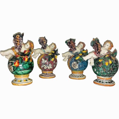 Putto on esfera com frutas em cerâmica Caltagirone - h 19 cm aprox. (1pc) em diferentes opções de decoração - 