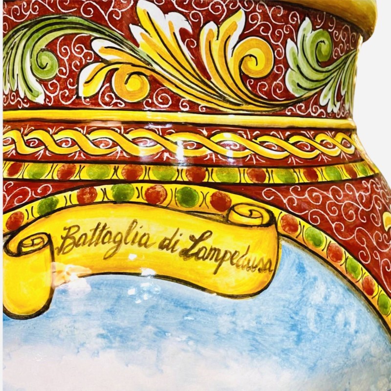 Grote pot h ca. 80 cm. Keramische decoratie uit Caltagirone met scènes van de Siciliaanse paladijnen en Orlando Furioso 