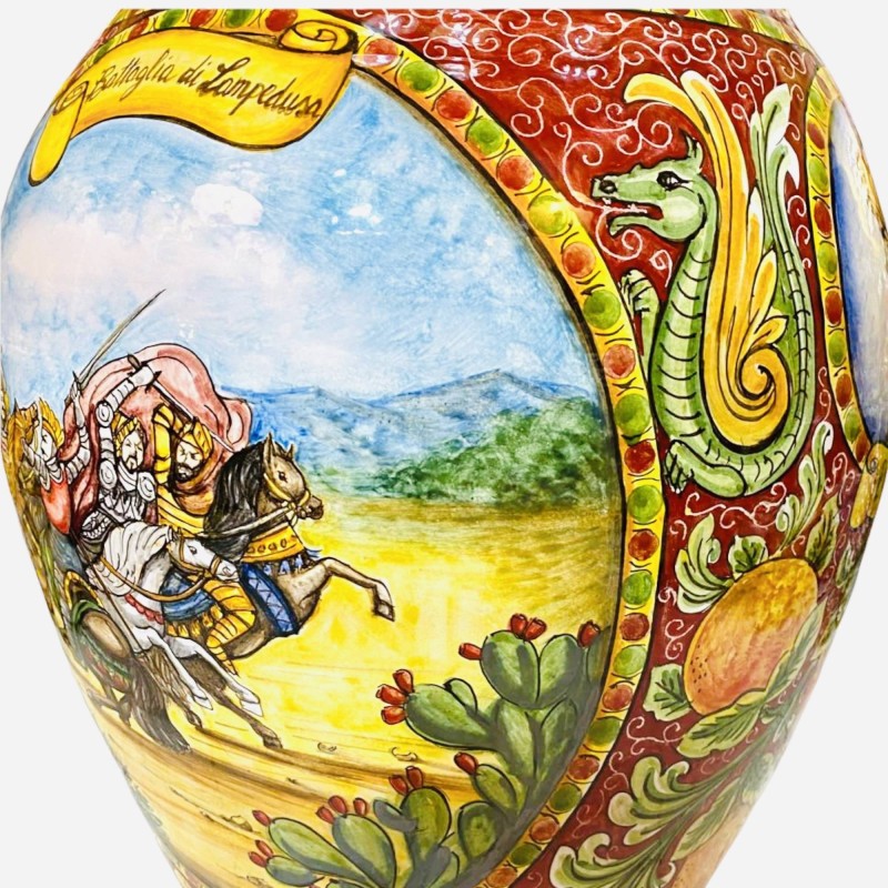Grote pot h ca. 80 cm. Keramische decoratie uit Caltagirone met scènes van de Siciliaanse paladijnen en Orlando Furioso 